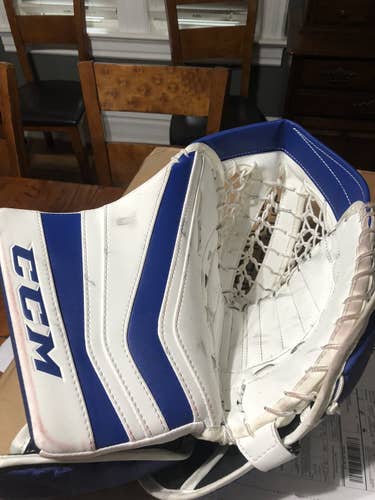 CCM 597 Revolution intermediate goalie glove