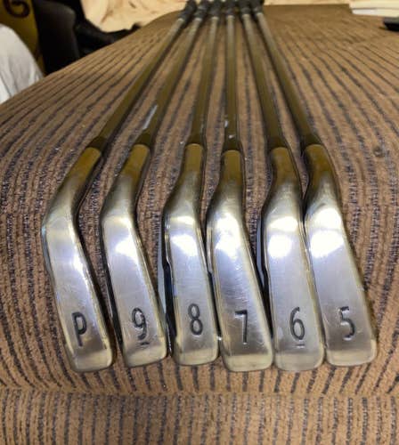 Ladies Titleist AP1 710 LH iron set