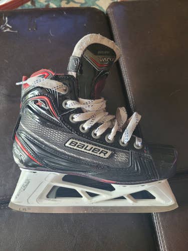 Junior Used Bauer Hockey Goalie Skates Regular Width Size 2