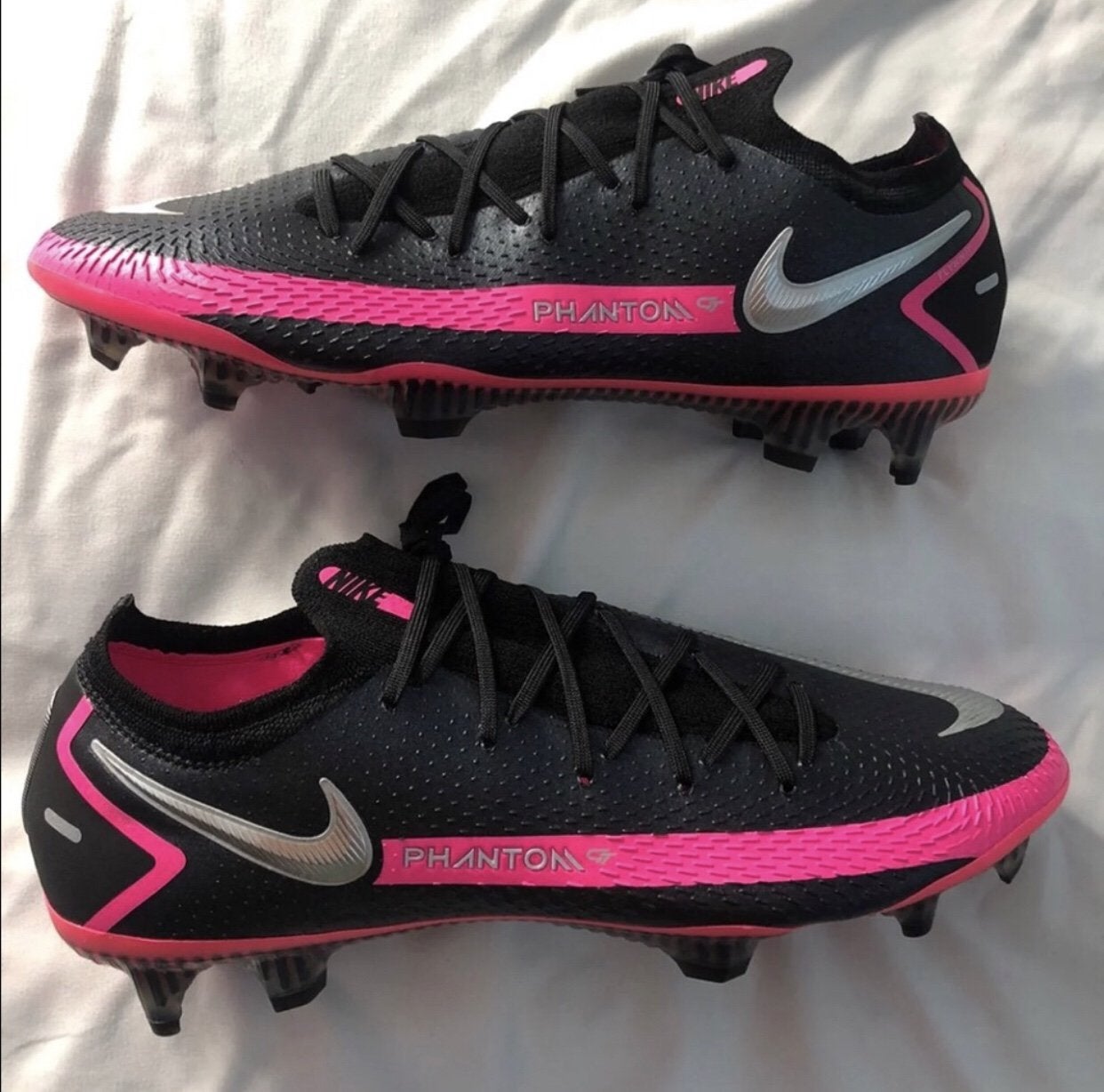 nike soccer cleats black and pink