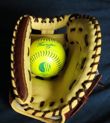 Brown High School/College New Akadema Catcher's Right Hand Throw Baseball Glove 34"
