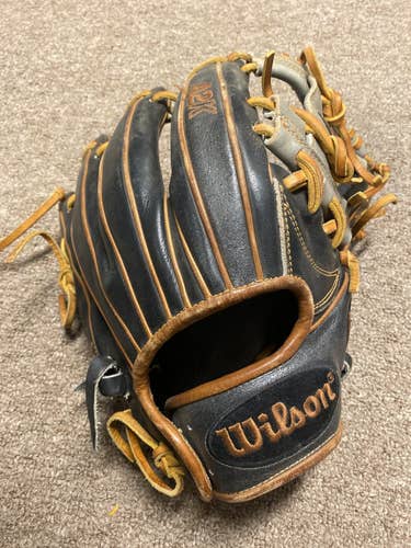 Black High School/College Infield 11.5" A2000 Baseball Glove