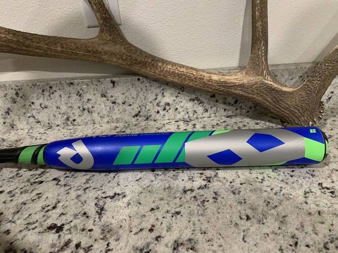 Demarini CF8 Insane Fastpitch Softball Bat 33/23 (-10)