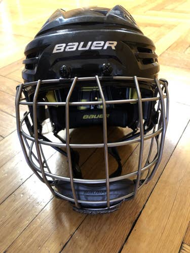 Black Used Small Bauer Re-Akt Helmet Complete w Cage