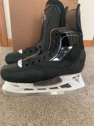 Senior True Regular Width Pro Stock Size 8.5 Pro Custom Hockey Skates