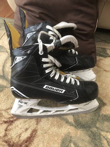 Senior Bauer Regular Width Pro Stock Size 9 Supreme 170 Hockey Skates