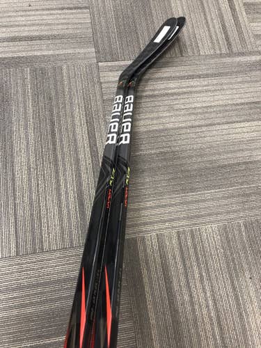 2 Intermediate Right Handed Toe Pattern  Vapor FlyLite Hockey Stick