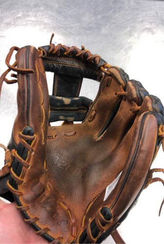 Wilson Used Right Hand Throw 11.25" Baseball Glove