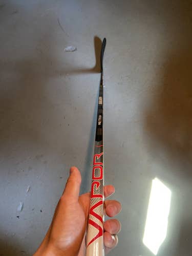 Senior Left Hand Mid Pattern Vapor Hyperlite Hockey Stick