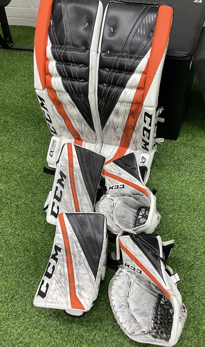 White Used Senior 33+2" CCM Regular Extreme Flex 4 Goalie Full Set 2 gloves 2 blockers