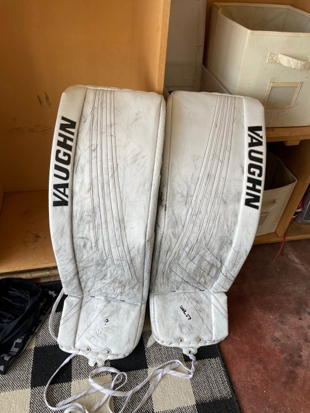Hockey goalie leg pads