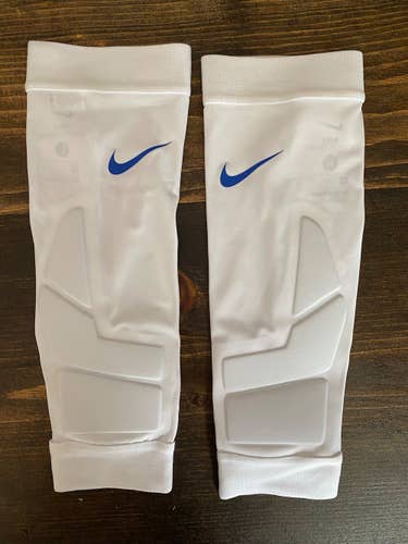 Nike Hyperstrong Padded Arm Sleeve