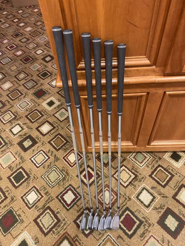 Men's Right Handed Stiff Flex Graphite Shaft Staff FG Tour V4 Iron Set