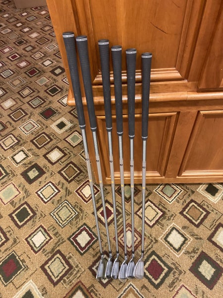 Men's Right Handed Stiff Flex Graphite Shaft Staff FG Tour V4 Iron Set