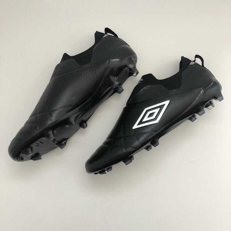 umbro laceless cleats