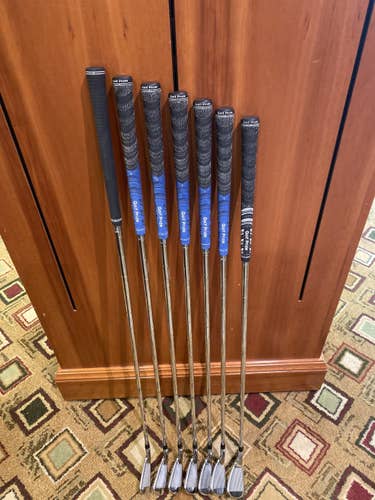 Men's Right Handed Stiff Flex Steel Shaft FG Tour V6 Iron Set