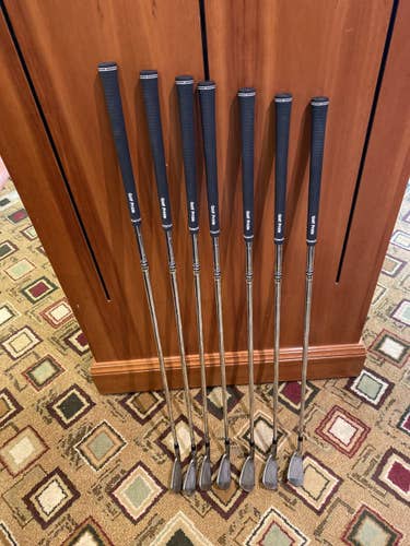 Men's Right Handed Extra Stiff Flex Steel Shaft Staff FG Tour V6 Raw Finish Iron Set