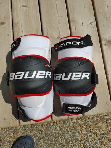 Bauer 1X vapor knee pads