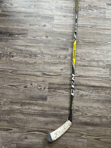 Used Intermediate CCM Right Handed Tacks 4092 Hockey Stick Mid Pattern