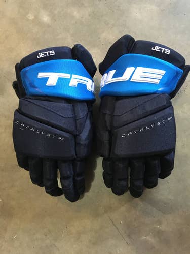 Pro Stock True Catalyst 9X 14" Winnipeg Jets Gloves,  New