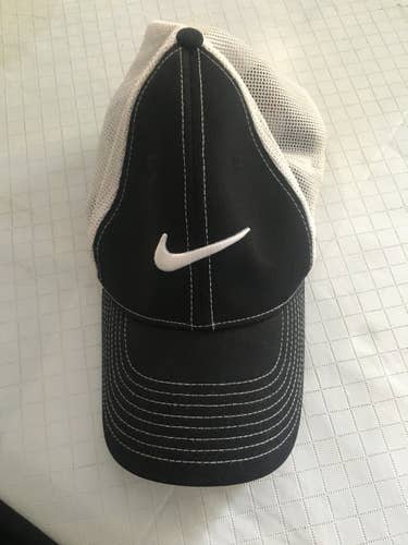 Nike Golf Flexfit BLKWHT Adult Unisex Used One Size Fits All Nike Hat