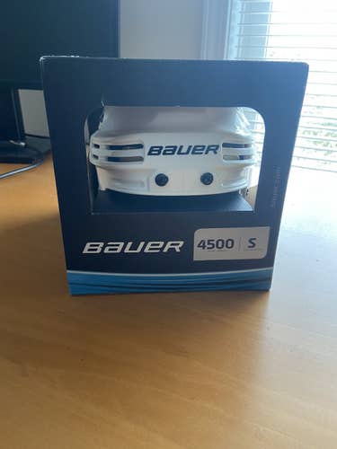 New Bauer 4500 Hockey Helmet- Small