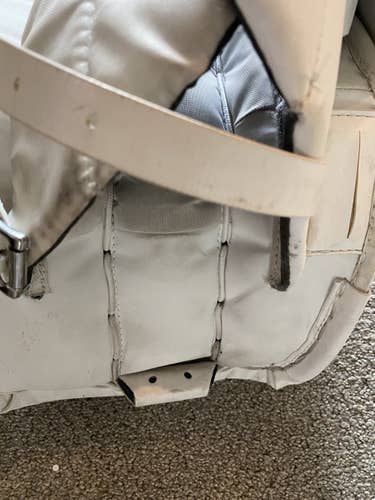 White Junior 28+1" CCM  Extreme Flex E4.5 Goalie Leg Pads