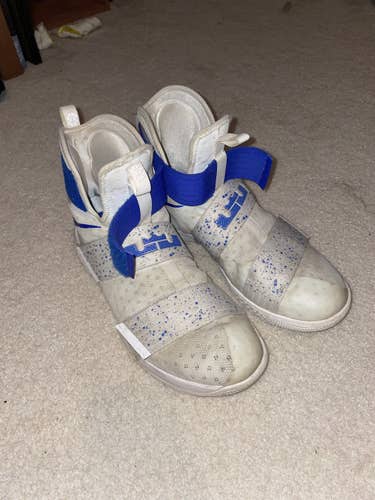 Lebron soldier 10 (size 10.5)