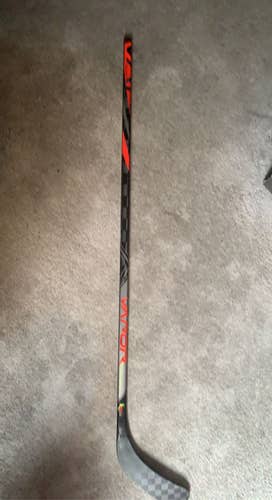 Senior Right Handed Mid Pattern Pro Stock Vapor FlyLite Hockey Stick