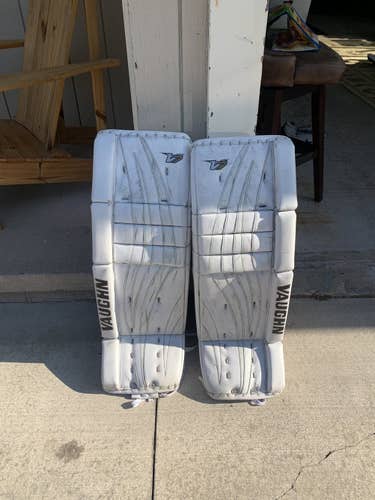 Vaughn V7 XF pro carbon leg pads