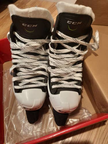 Junior Used CCM Ribcor 40K Hockey Goalie Skates Regular Width Size 4