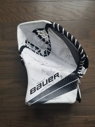 White Junior Used Bauer Catch Glove Regular