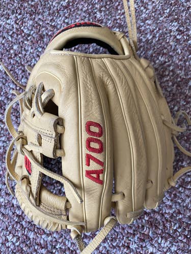 Yellow Used Kid Pitch (9YO-13YO) Wilson Right Hand Throw Infield A700 Baseball Glove 11.5"