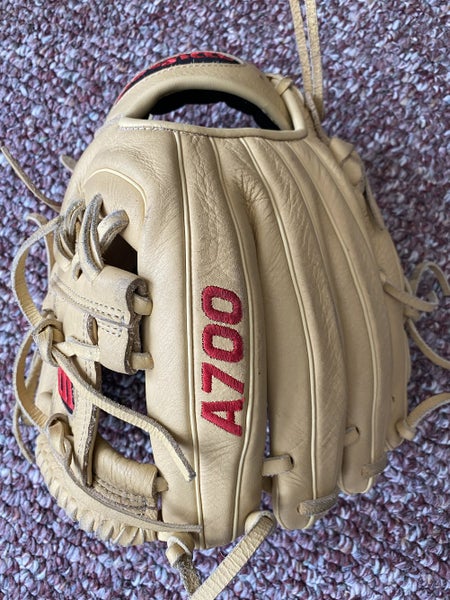 Yellow Used Kid Pitch (9YO-13YO) Wilson Right Hand Throw Infield A700 Baseball Glove 11.5"