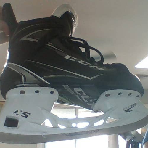 Junior Used CCM RibCor 78K Hockey Skates Regular Width Size 6.5 Used for 1 full season