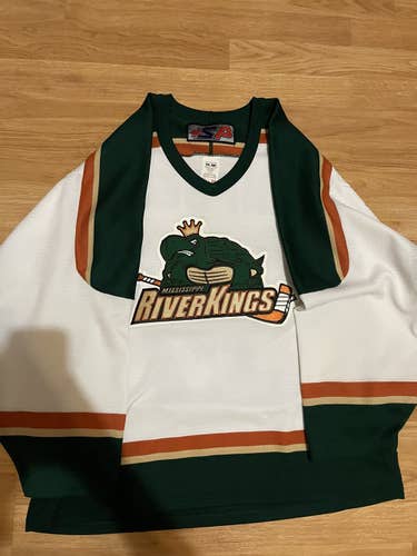 Team Autographed Mississippi RiverKings Connolly CHL A White Hockey Jersey M