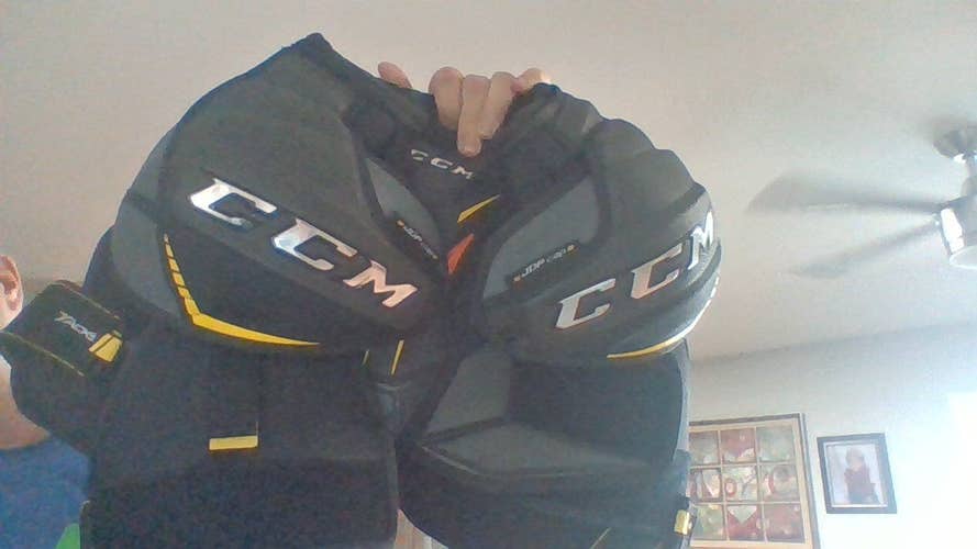 Used Senior Medium CCM Tacks Shoulder Pads