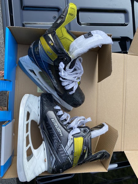 Junior Used Bauer Supreme 3S Hockey Skates Size 4.5