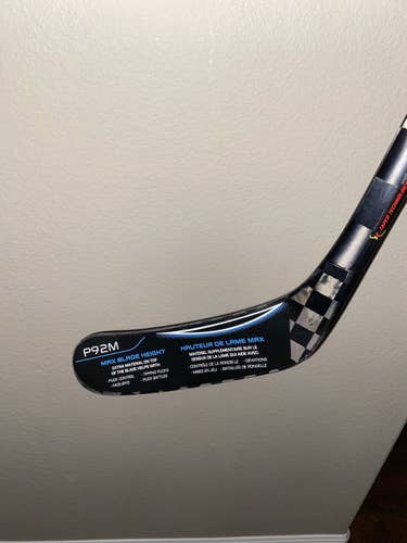 Senior Vapor Hyperlite Hockey Stick RH P92M 77 Flex