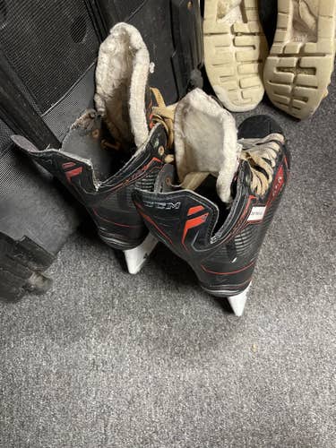 Senior CCM Regular Width Size 9 JetSpeed XTRA PRO Hockey Skates