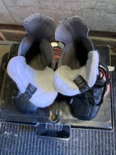 Used Junior Bauer Nexus 6000 Hockey Skates Regular Width Size 2