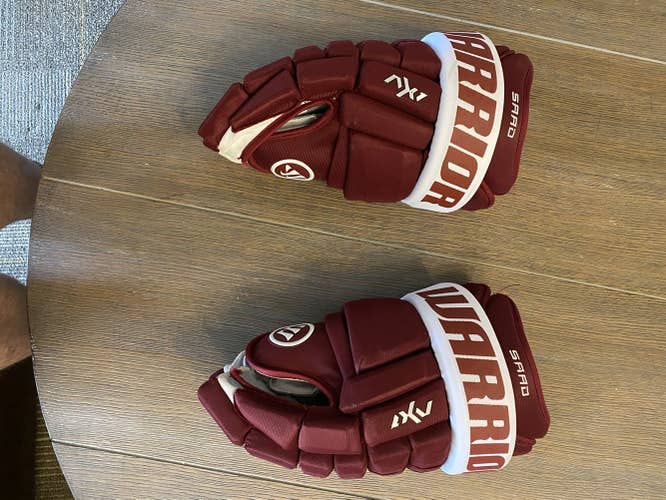 Brandon Saad Franchise/Ax1 Wide 14” Hockey glove
