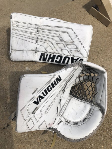 Vaughn VE8 regular goalie glove and blocker sr