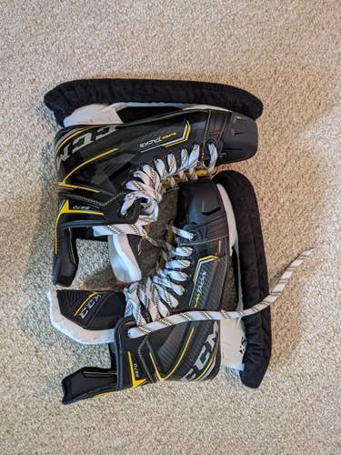 Senior Slightly Used CCM Super Tacks 9370 Hockey Skates Size 8.5