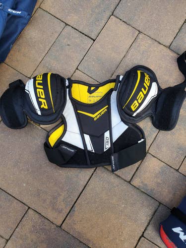 Used Youth Medium Bauer Supreme 150 Shoulder Pads