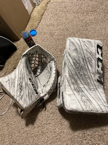 Ccm Extreme Flex 4 Glove and Blocker