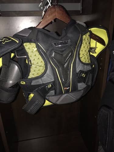 Senior Medium Bauer  Supreme 1S Shoulder Pads