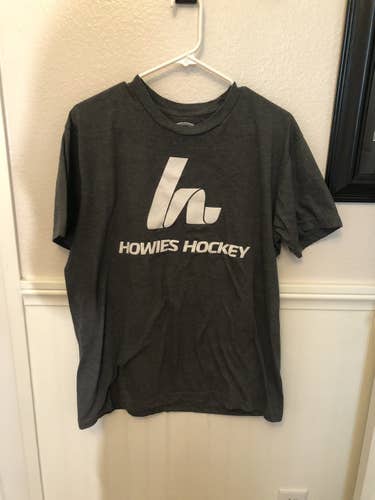 New Large Howie’s Hockey Large Gray T-Shirt