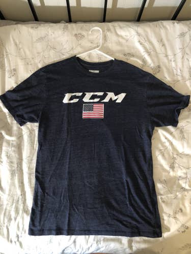 CCM Hockey Large USA T-Shirt