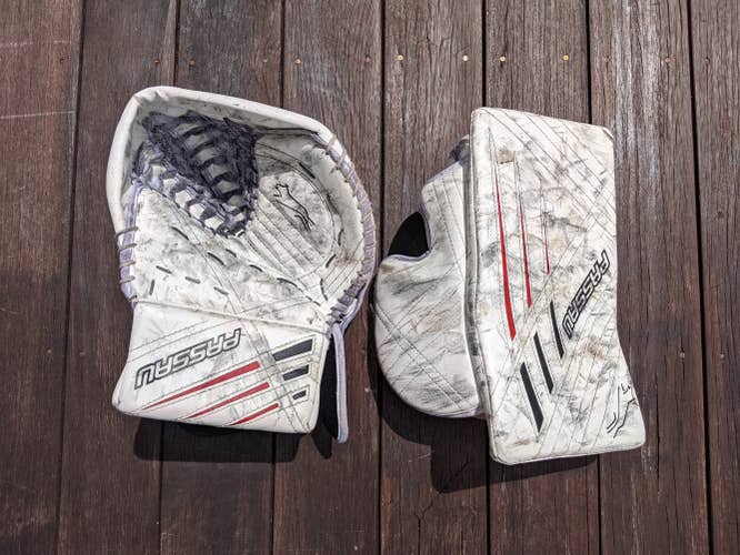 Passau Axiom Glove and Blocker